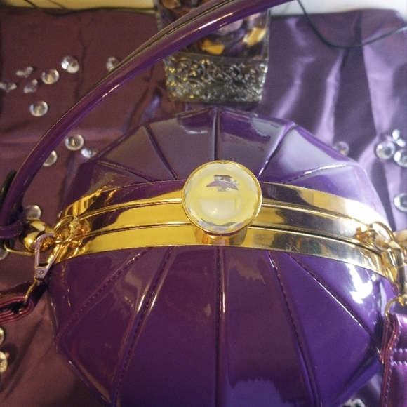 Elegant Purple Handbag - Picture 5 of 5